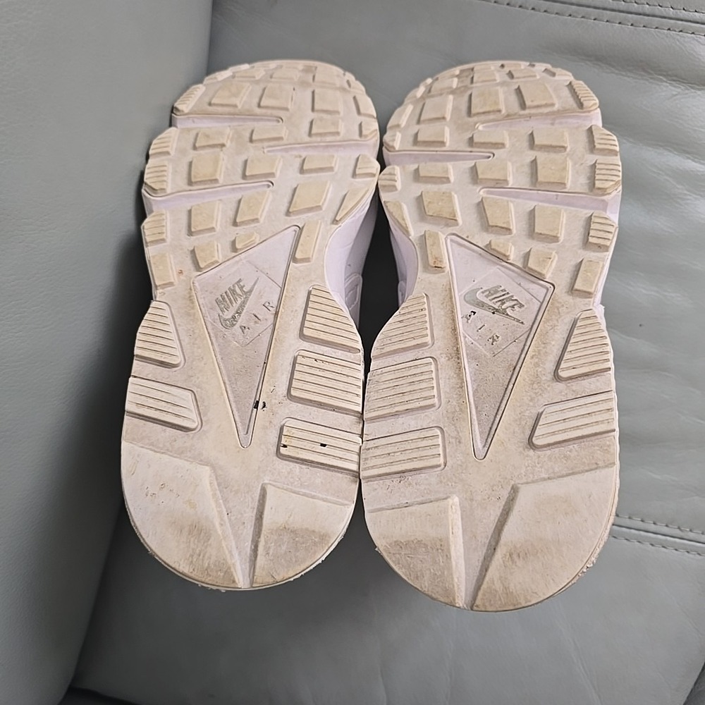 Nike Air Huarache Shoes Womens Size 8.5 White Triple White Sneakers DH4439-102 - Picture 5 of 7